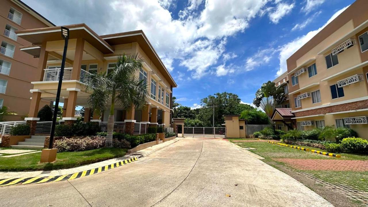 2 Bedroom And Studio Apartments With Private Pool And Gym In Vista Manors Verdant プエルト・プリンセサ エクステリア 写真