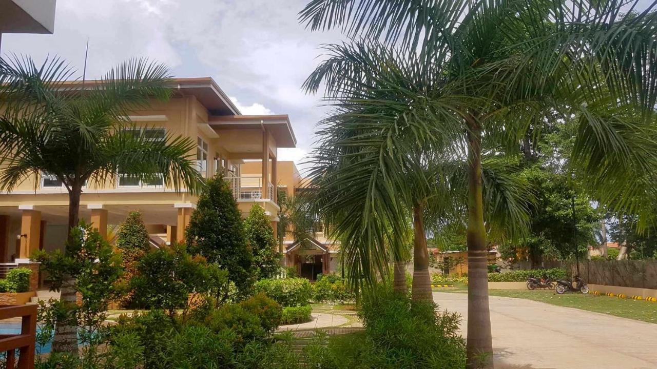 2 Bedroom And Studio Apartments With Private Pool And Gym In Vista Manors Verdant プエルト・プリンセサ エクステリア 写真