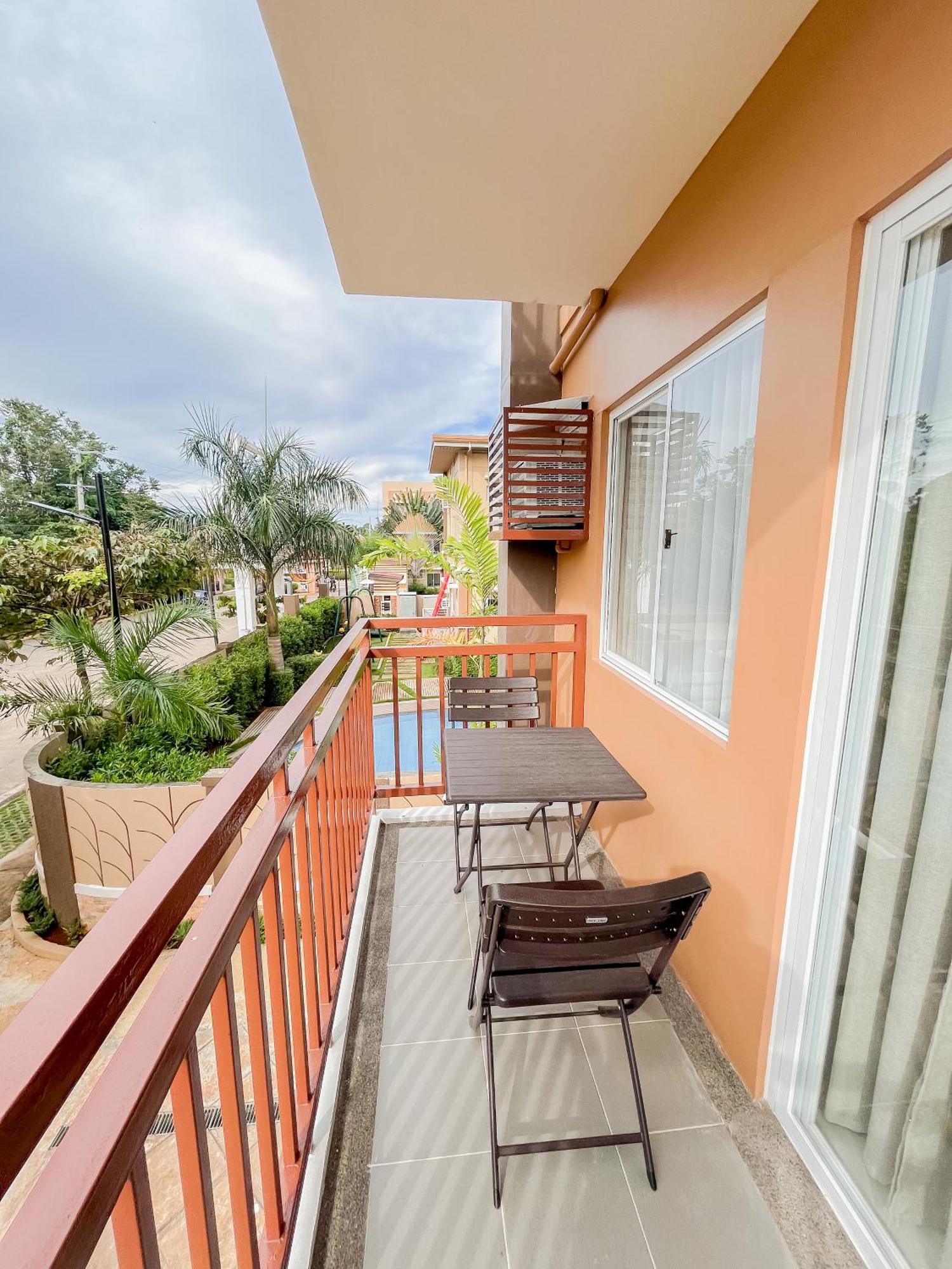 2 Bedroom And Studio Apartments With Private Pool And Gym In Vista Manors Verdant プエルト・プリンセサ エクステリア 写真