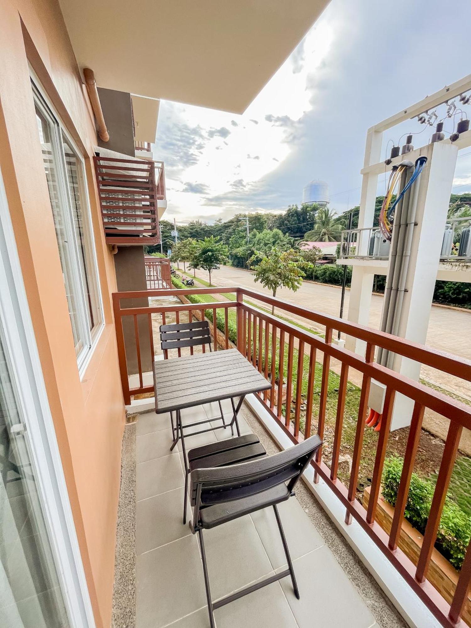 2 Bedroom And Studio Apartments With Private Pool And Gym In Vista Manors Verdant プエルト・プリンセサ エクステリア 写真
