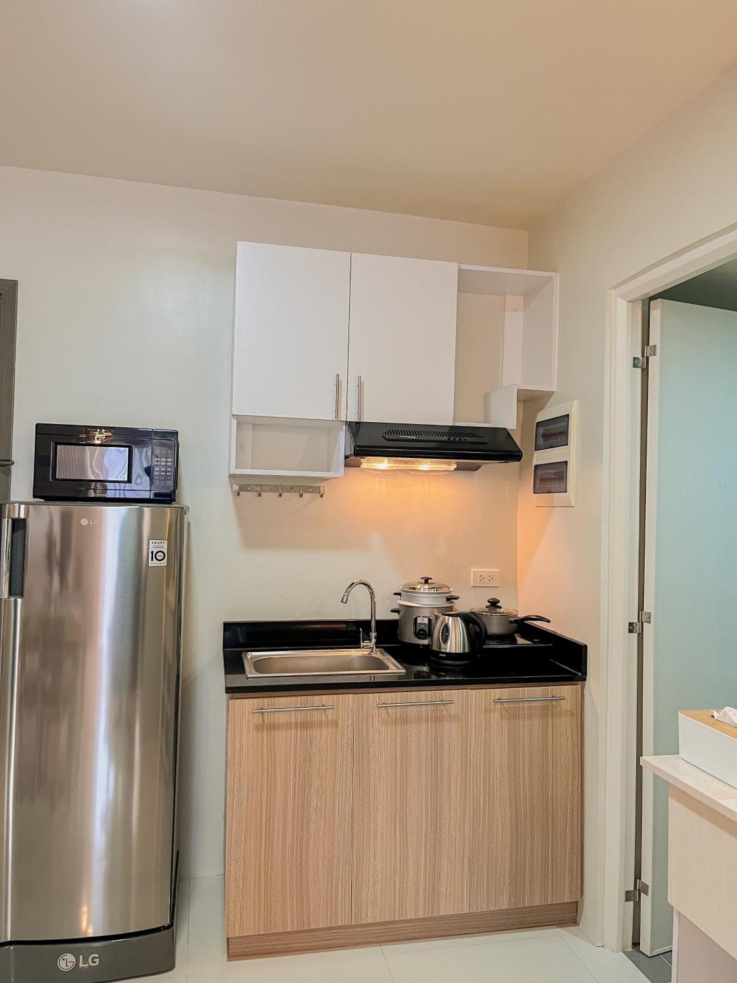 2 Bedroom And Studio Apartments With Private Pool And Gym In Vista Manors Verdant プエルト・プリンセサ エクステリア 写真