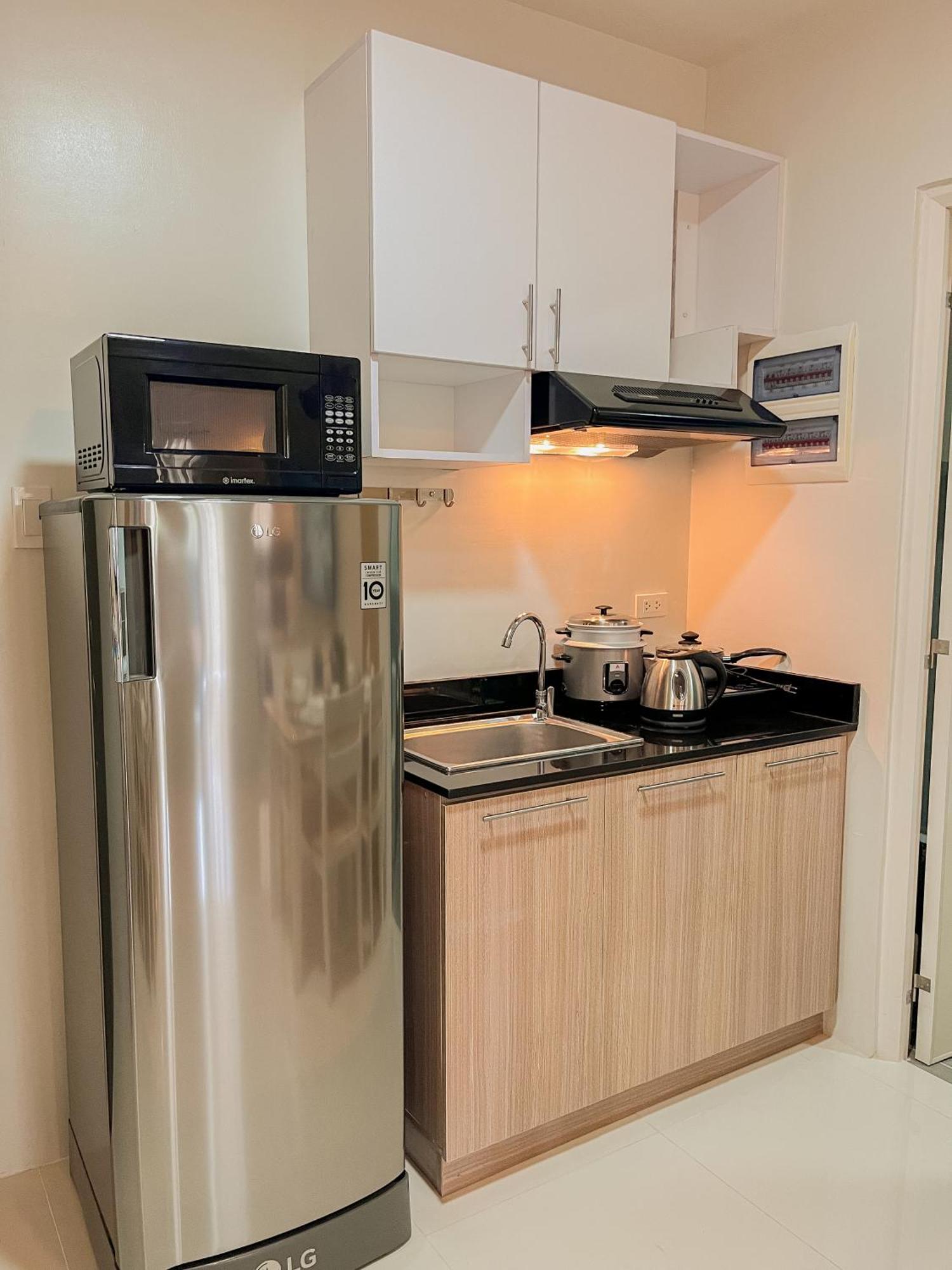 2 Bedroom And Studio Apartments With Private Pool And Gym In Vista Manors Verdant プエルト・プリンセサ エクステリア 写真