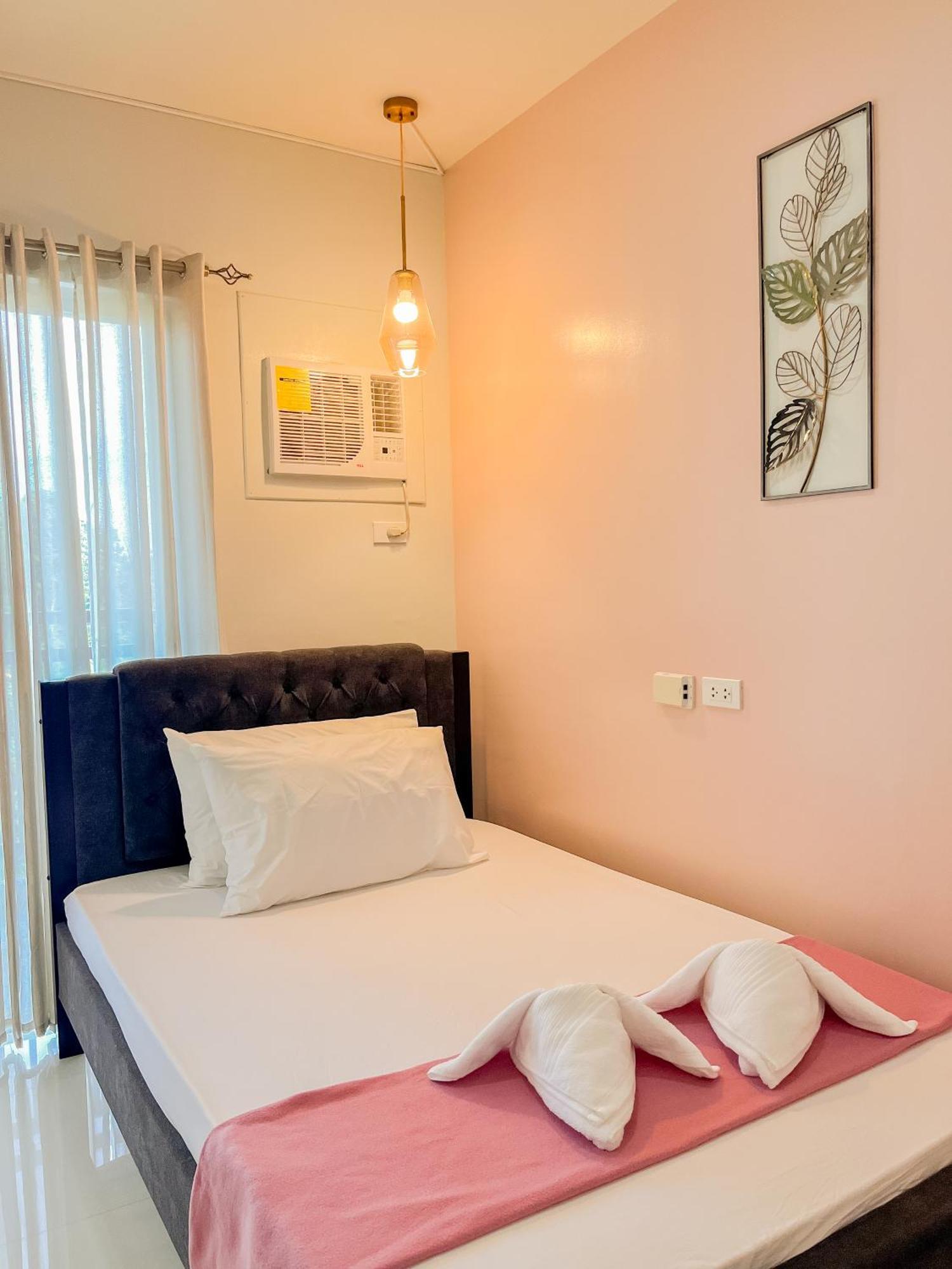 2 Bedroom And Studio Apartments With Private Pool And Gym In Vista Manors Verdant プエルト・プリンセサ エクステリア 写真