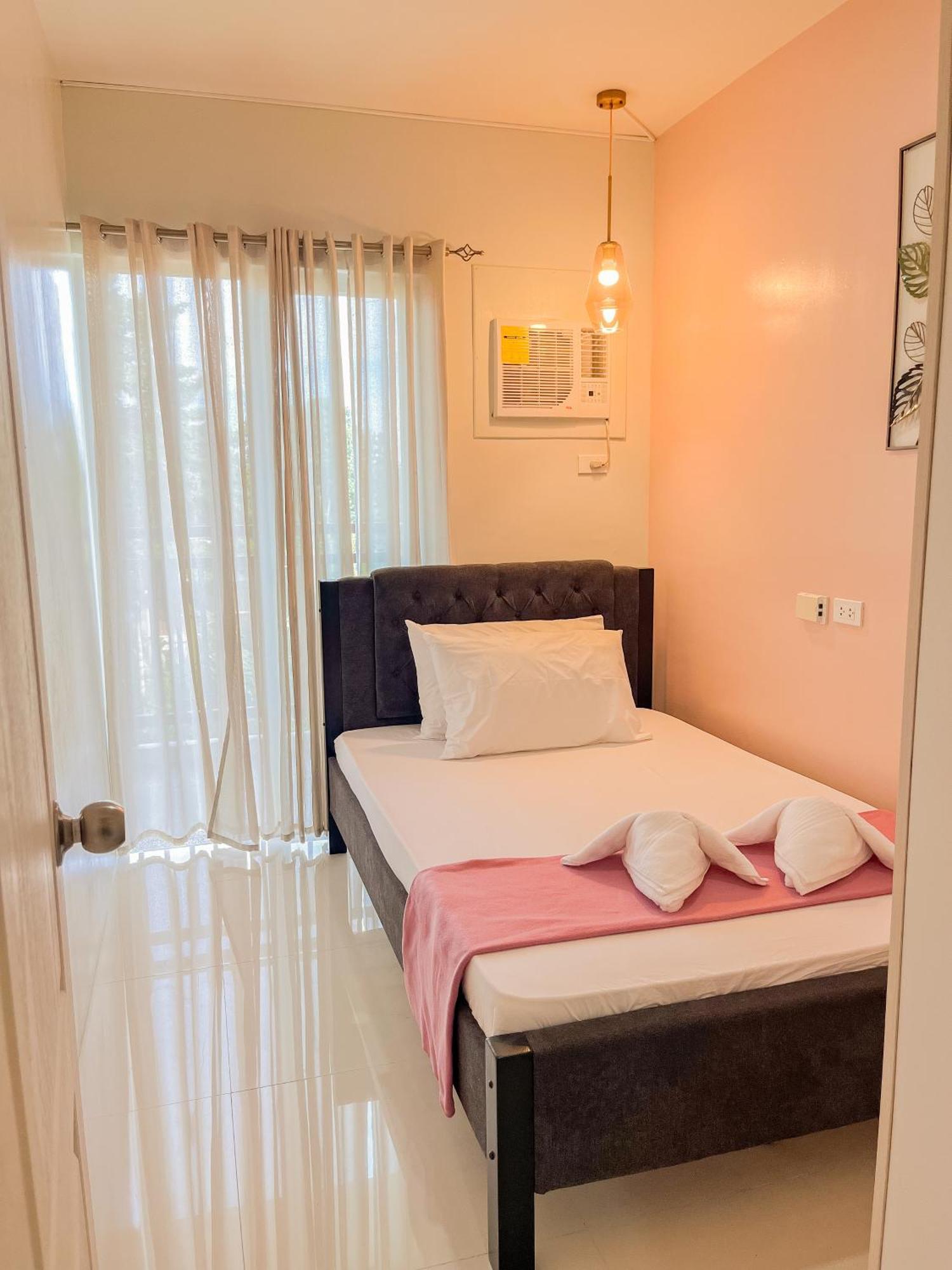 2 Bedroom And Studio Apartments With Private Pool And Gym In Vista Manors Verdant プエルト・プリンセサ エクステリア 写真