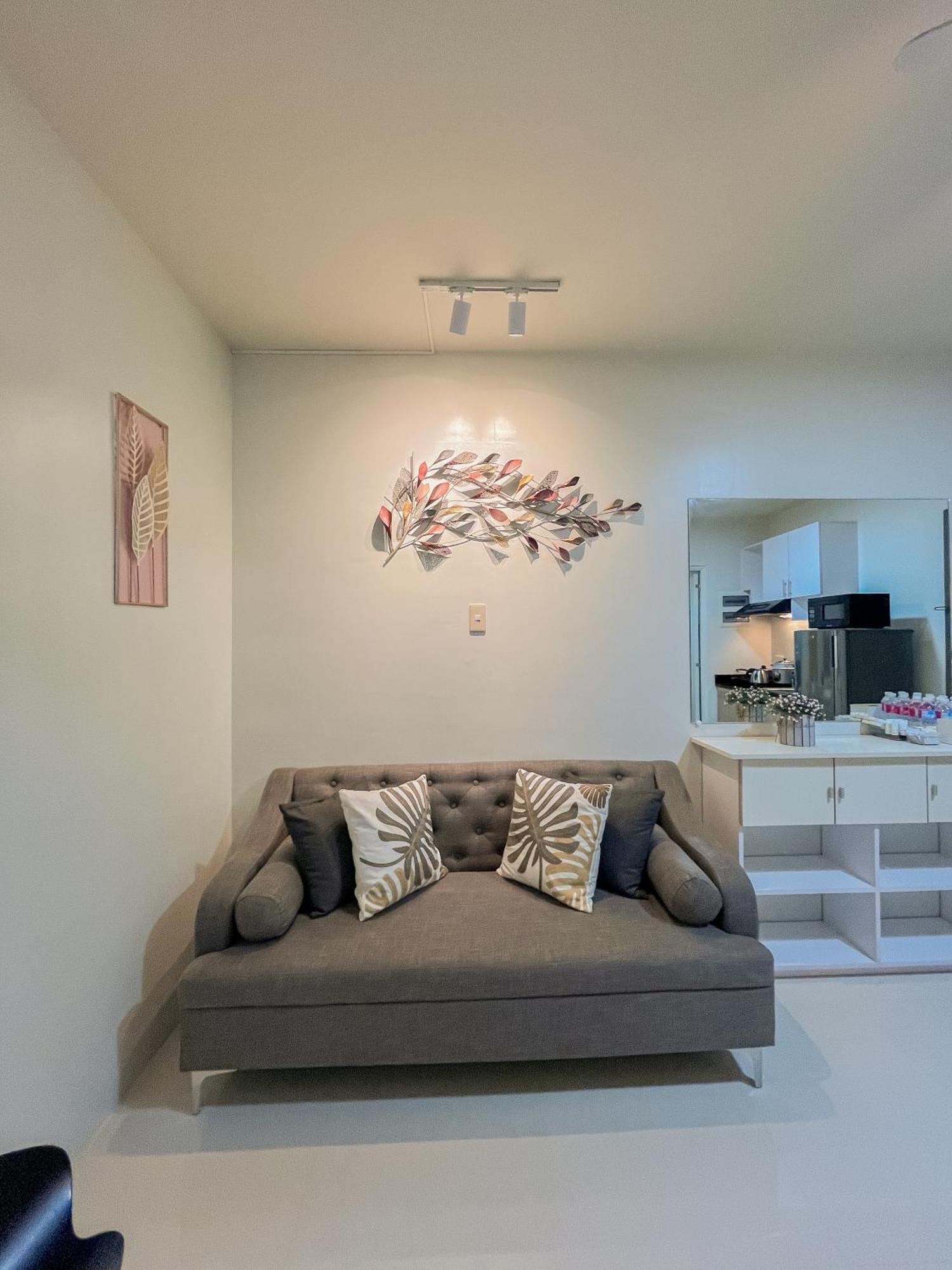 2 Bedroom And Studio Apartments With Private Pool And Gym In Vista Manors Verdant プエルト・プリンセサ エクステリア 写真