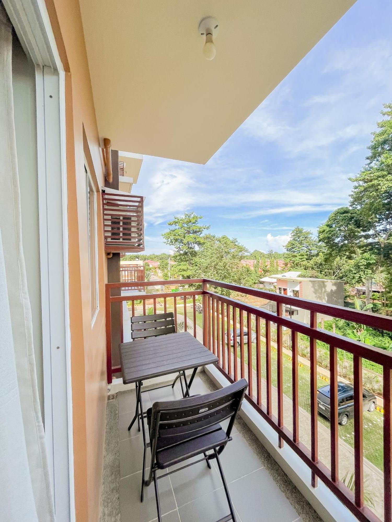2 Bedroom And Studio Apartments With Private Pool And Gym In Vista Manors Verdant プエルト・プリンセサ エクステリア 写真