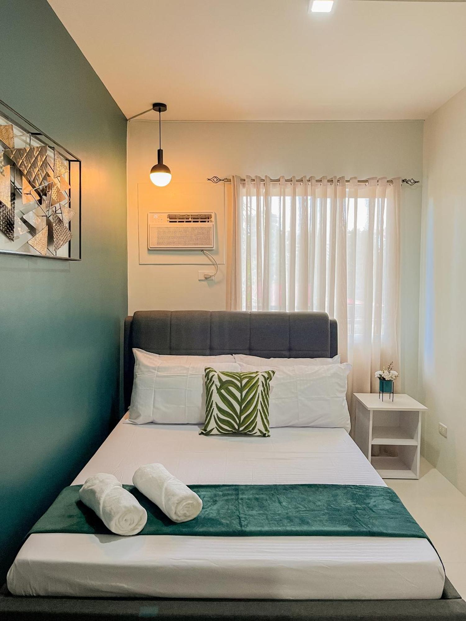 2 Bedroom And Studio Apartments With Private Pool And Gym In Vista Manors Verdant プエルト・プリンセサ エクステリア 写真
