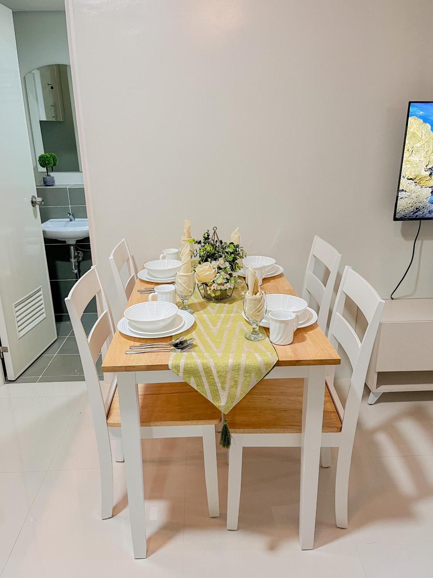 2 Bedroom And Studio Apartments With Private Pool And Gym In Vista Manors Verdant プエルト・プリンセサ エクステリア 写真