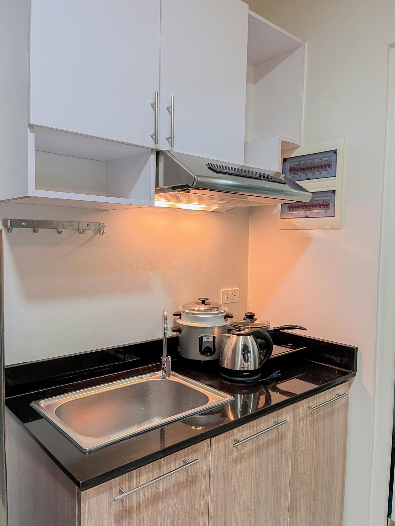 2 Bedroom And Studio Apartments With Private Pool And Gym In Vista Manors Verdant プエルト・プリンセサ エクステリア 写真