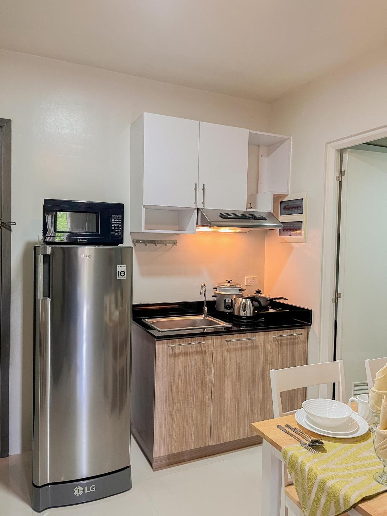 2 Bedroom And Studio Apartments With Private Pool And Gym In Vista Manors Verdant プエルト・プリンセサ エクステリア 写真