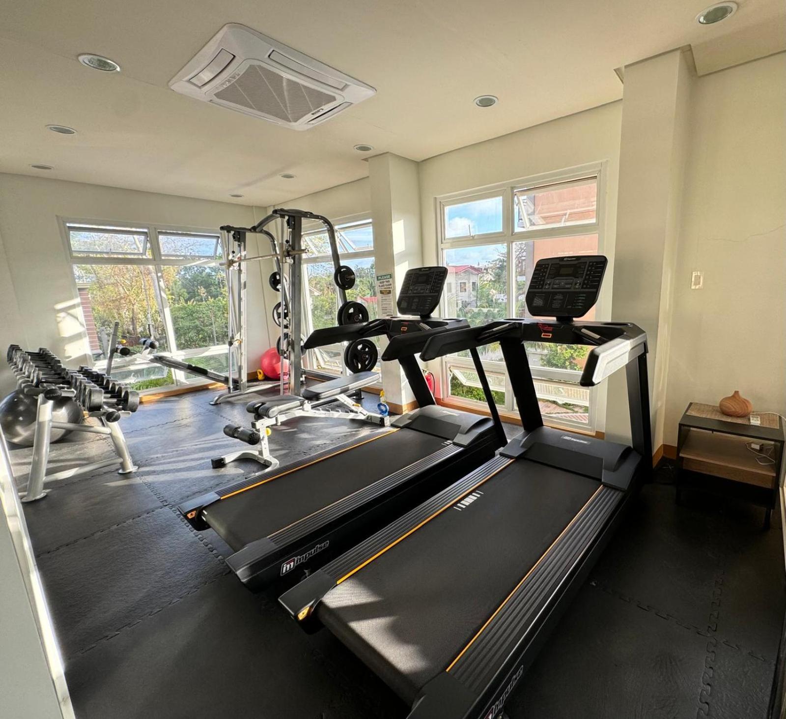 2 Bedroom And Studio Apartments With Private Pool And Gym In Vista Manors Verdant プエルト・プリンセサ エクステリア 写真