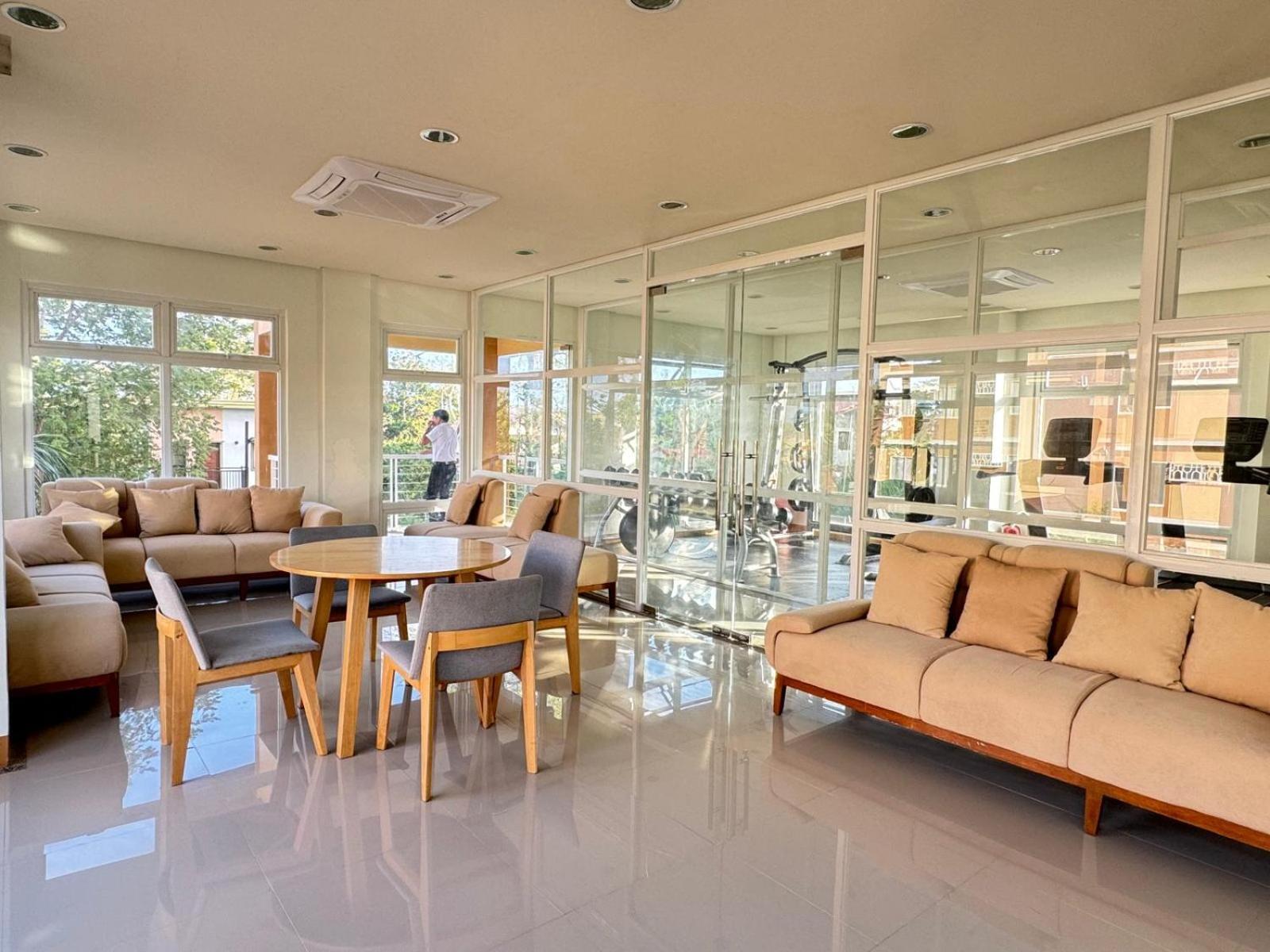 2 Bedroom And Studio Apartments With Private Pool And Gym In Vista Manors Verdant プエルト・プリンセサ エクステリア 写真