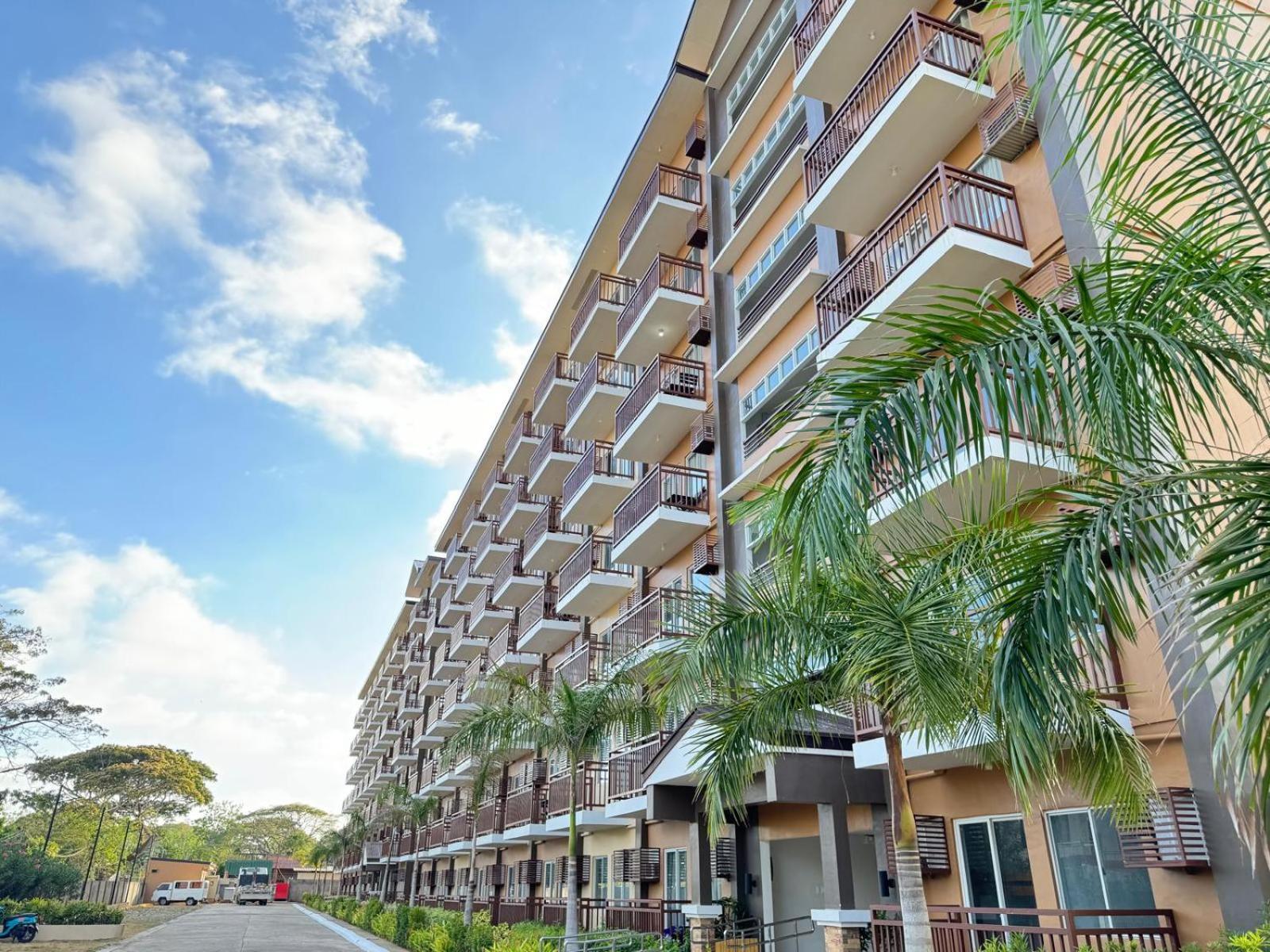 2 Bedroom And Studio Apartments With Private Pool And Gym In Vista Manors Verdant プエルト・プリンセサ エクステリア 写真