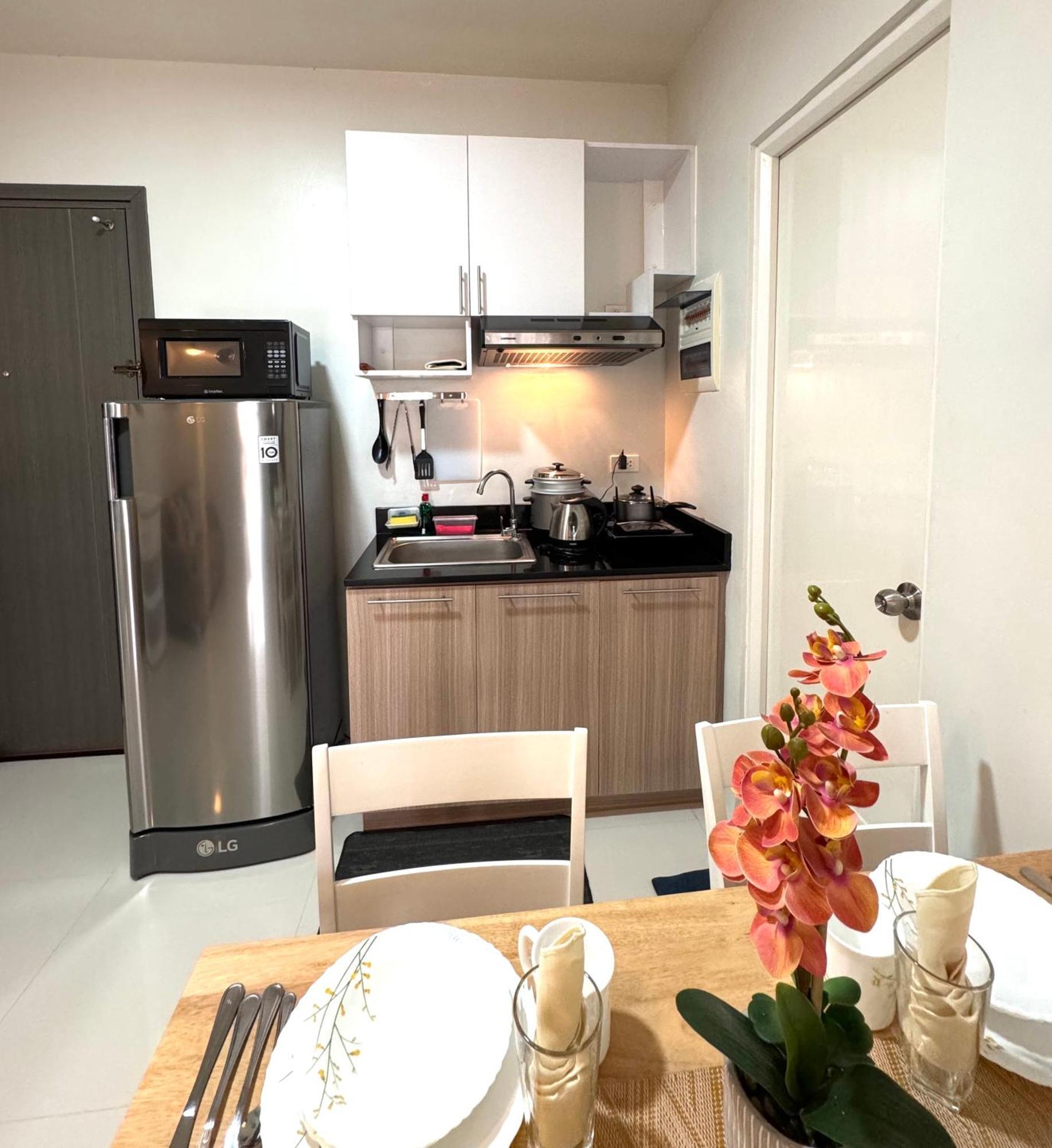 2 Bedroom And Studio Apartments With Private Pool And Gym In Vista Manors Verdant プエルト・プリンセサ エクステリア 写真