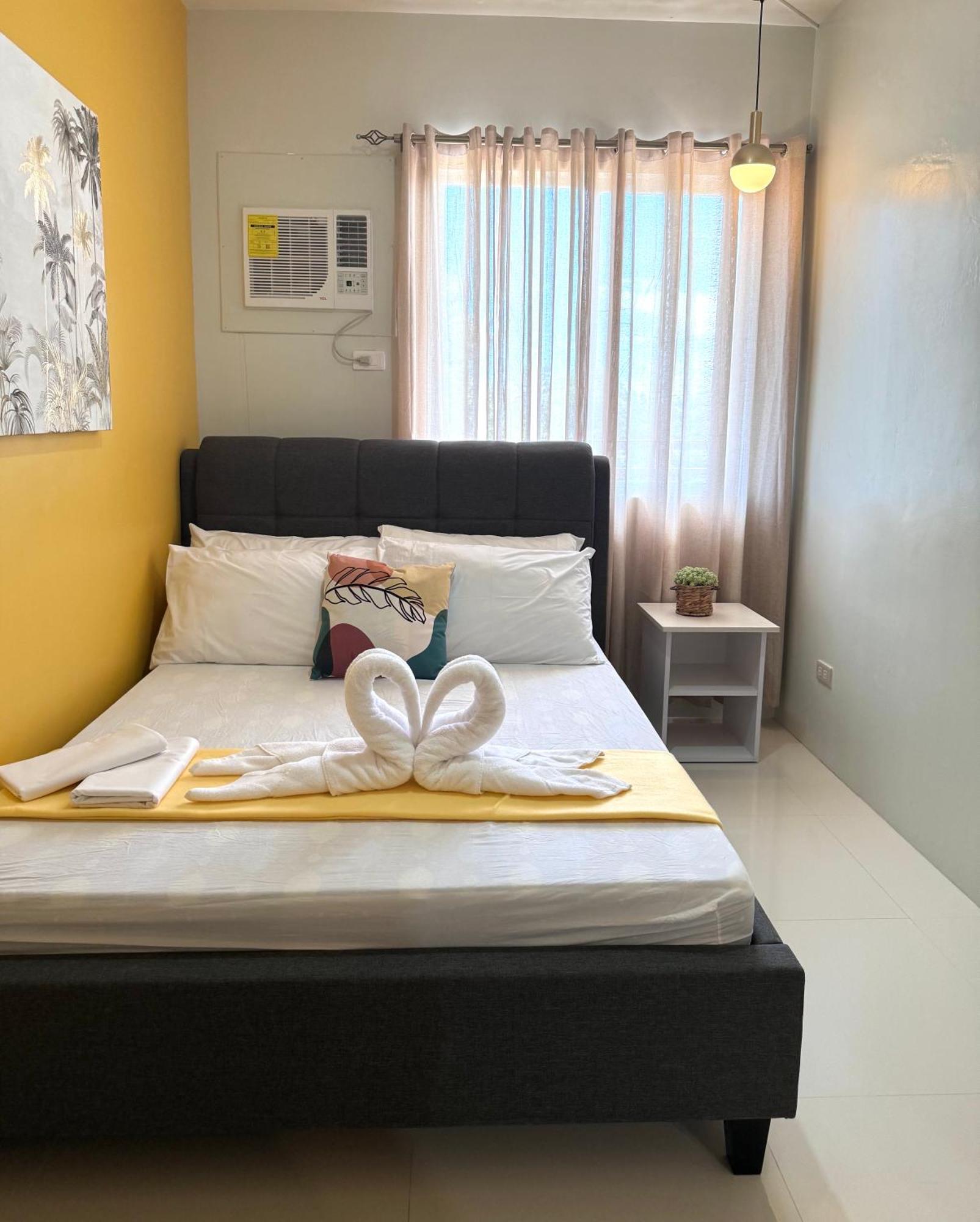 2 Bedroom And Studio Apartments With Private Pool And Gym In Vista Manors Verdant プエルト・プリンセサ エクステリア 写真